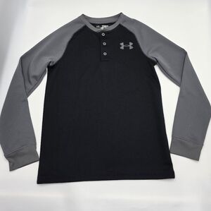 Under Armour boys' raglan henley top size M